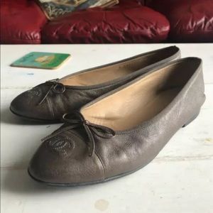 Chanel CC Ballet Flats, Size 39, metallic Gray